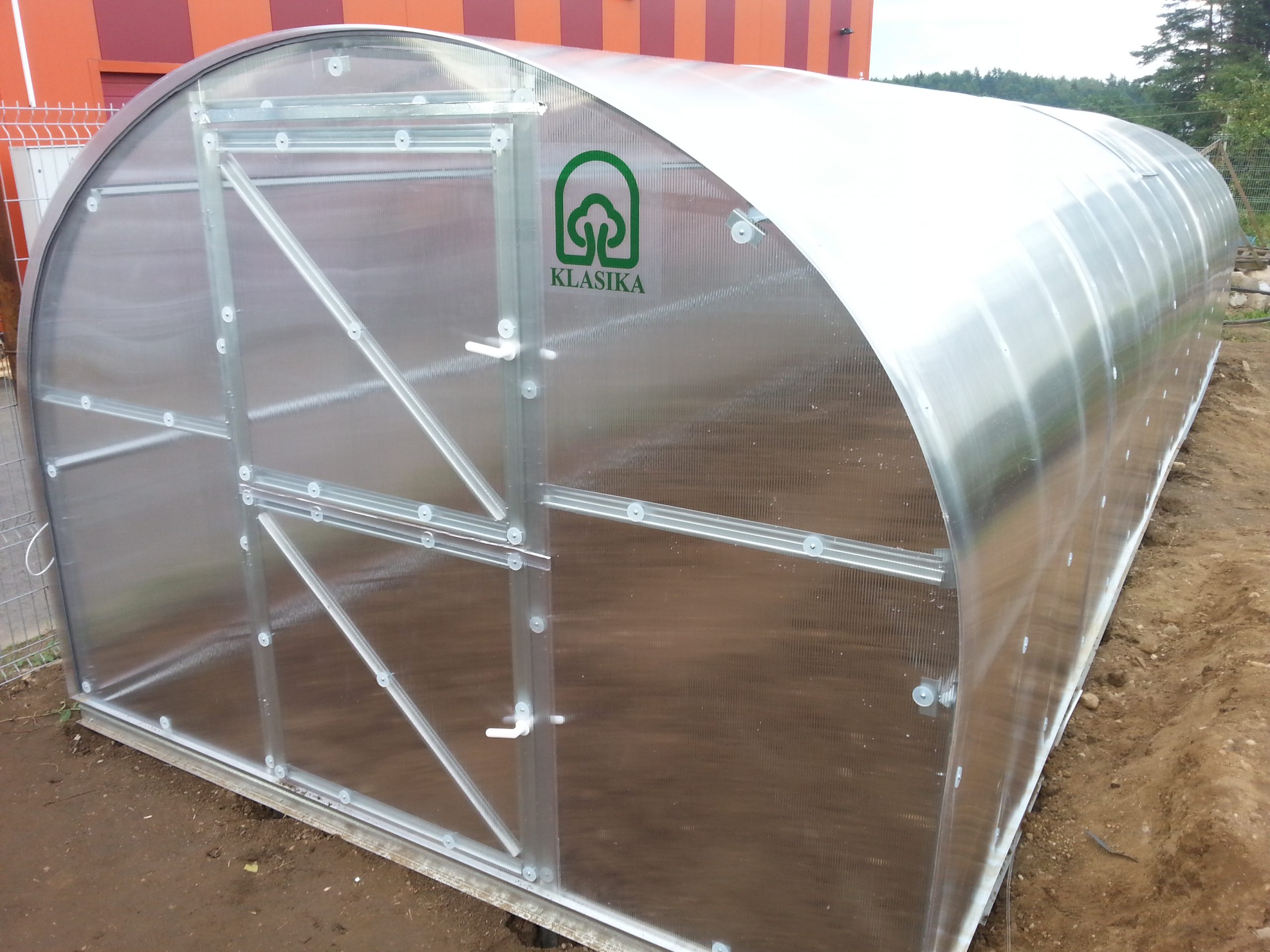 Siltumnīca KLASIKA 18 ar pamatiem un 4mm polikarbonāta pārklājumu (6x3m; 18m2)